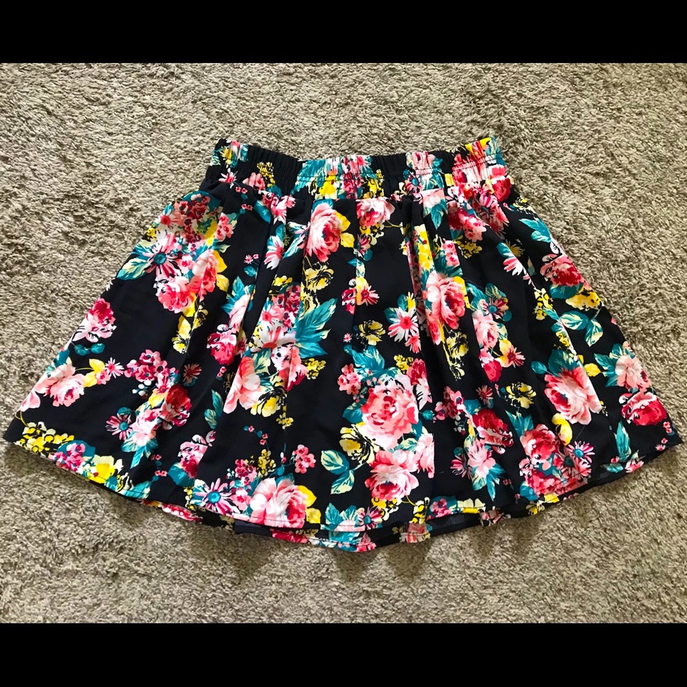 Sz L Ambiance Apparel Floral Skater Skirt NWOT
